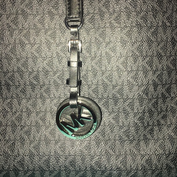 Black Micheal kors purse large logo - Picture 2 of 8